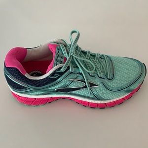 Brooks GTS 16